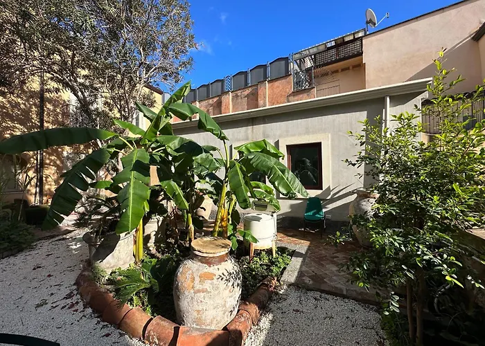 Giardino Crociferi 30